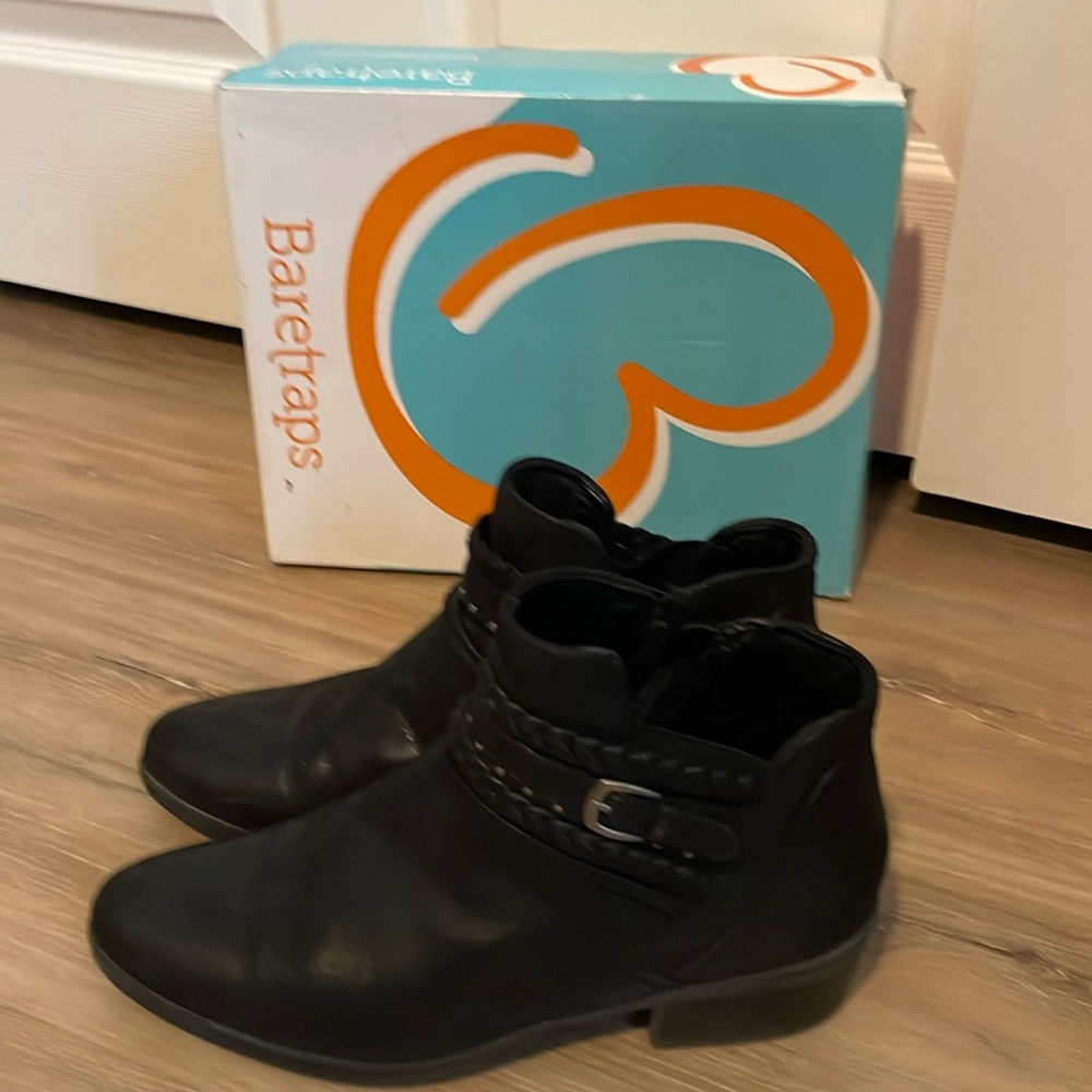 Baretraps black gile ankle boot size 10